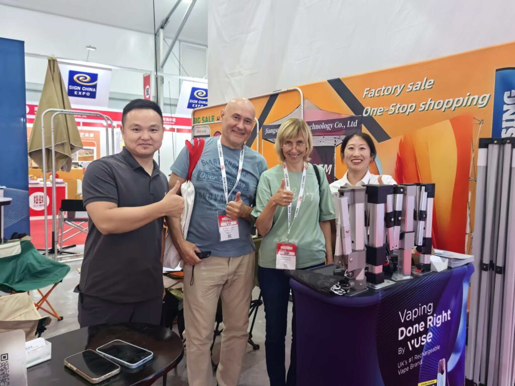 The customer who made a transaction at the exhibition site reserved 2 containers!